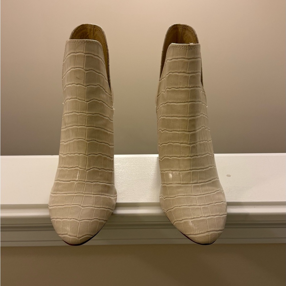 Steve Madden Cream Croc-Patterned Booties - Women's Size 9 - Barely Worn!